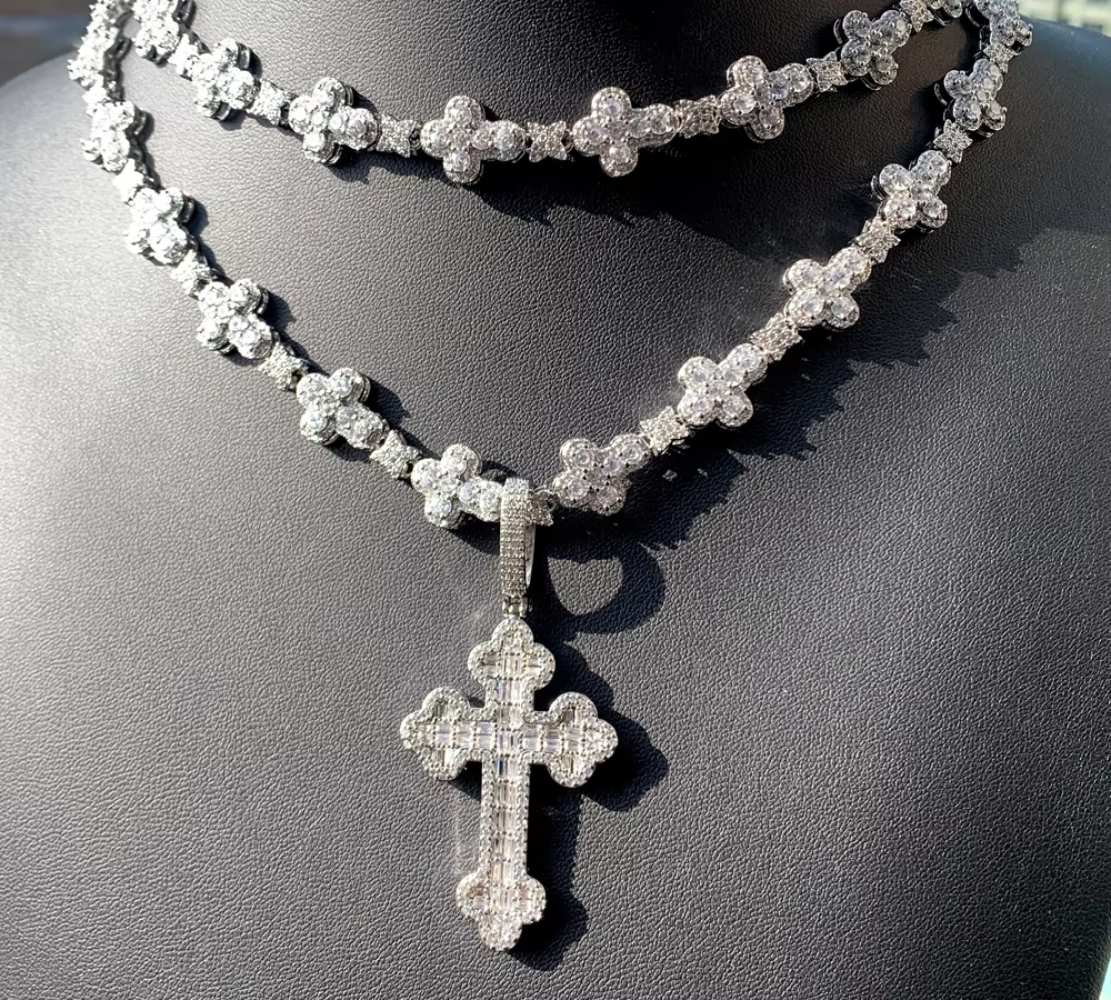 Cross Chain met Cross Pendant