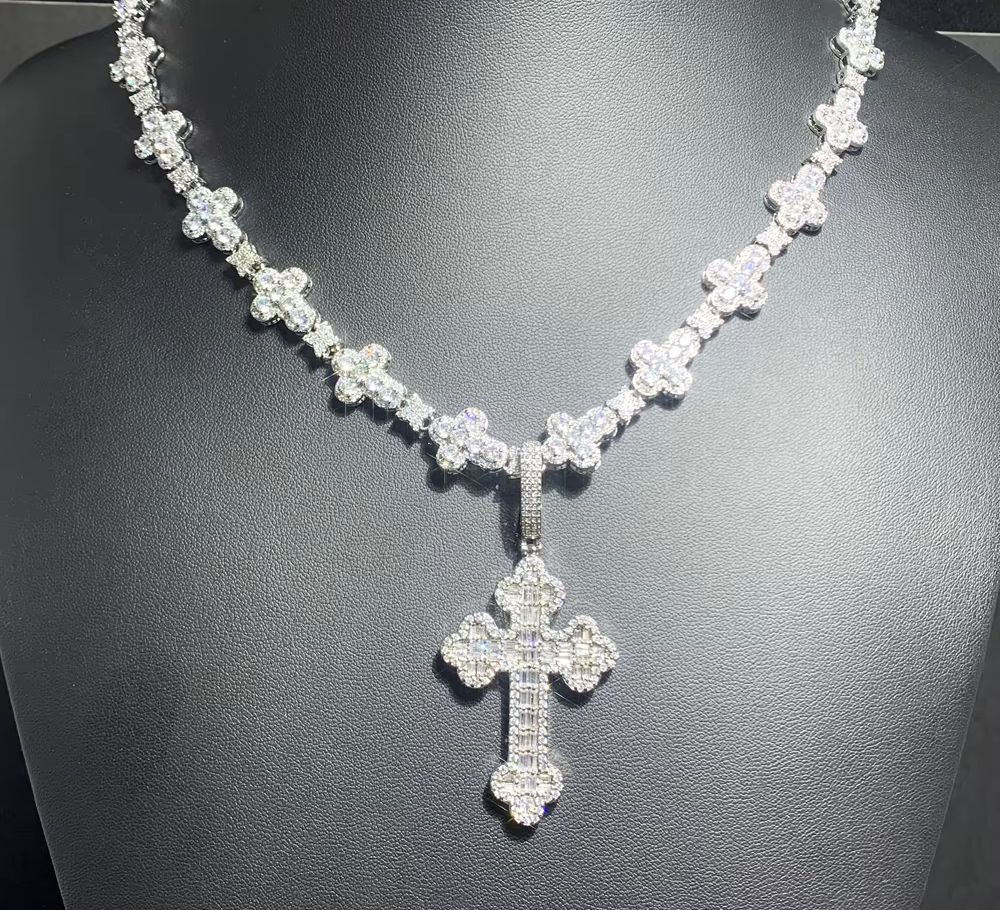 Cross Chain met Cross Pendant