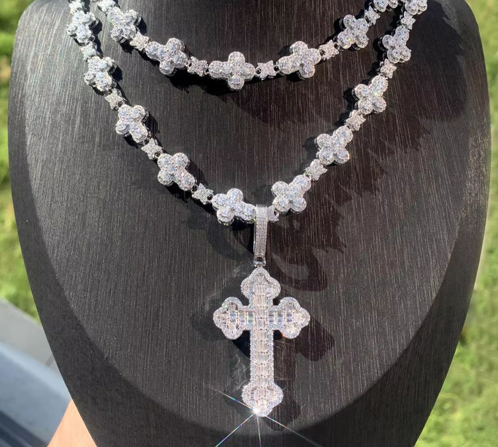 Cross Chain met Cross Pendant